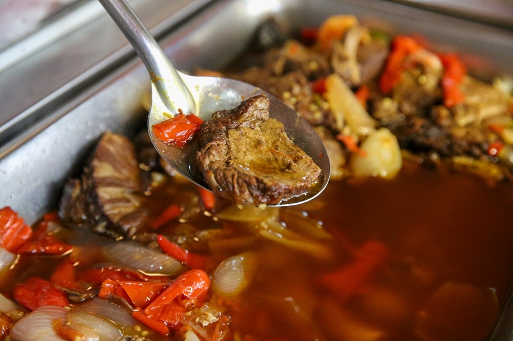 Everyone’s favourite is their unique ‘dendeng’ where pounded beef is combined with their secret sauce laced with oil, chilies, and onions. — Picture by Choo Choy May