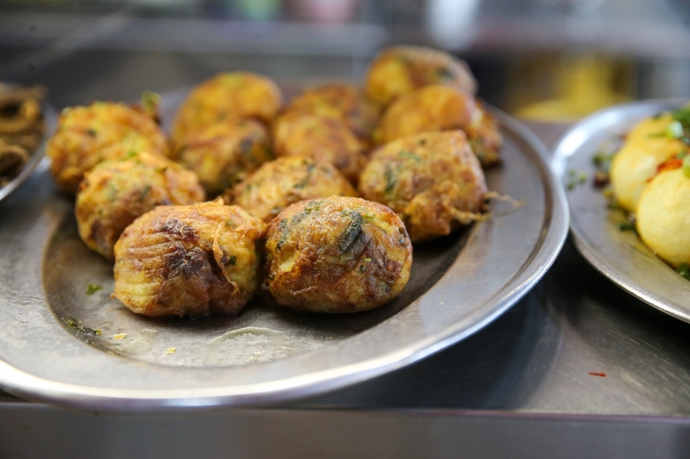 Another popular item is their ‘bergedil’ with its fluffy mashed potato filling. — Picture by Choo Choy May