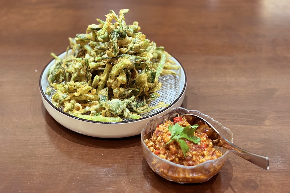 Crispy morning glory with Taan Thai special sauce (‘phak bung tod krob kab nam chim rot priao ped’). — Picture by CK Lim