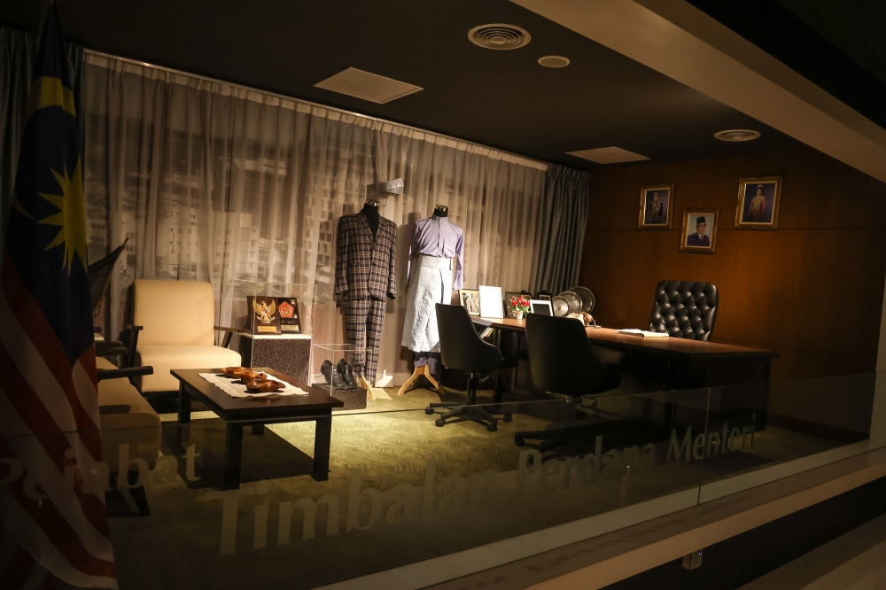 An office setup of former deputy prime minister Tun Dr Ismail Abdul Rahman, including personal items at the Statesman Memorial. — Picture by Yusof Isa
