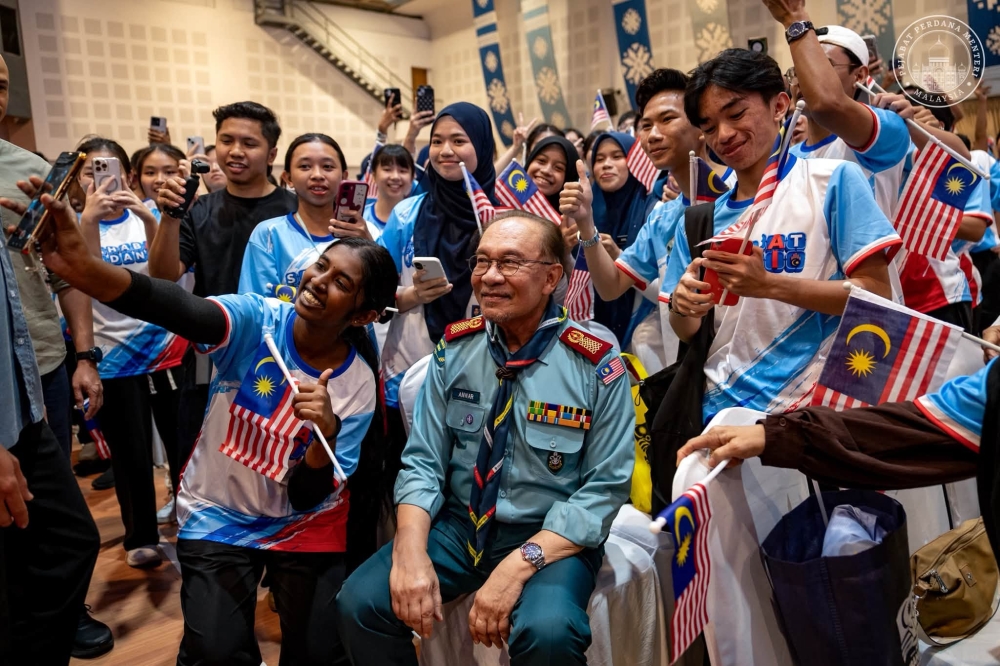 Anwar: ‘Not a zero‑sum game’ as language mastery broadens unity and opportunity