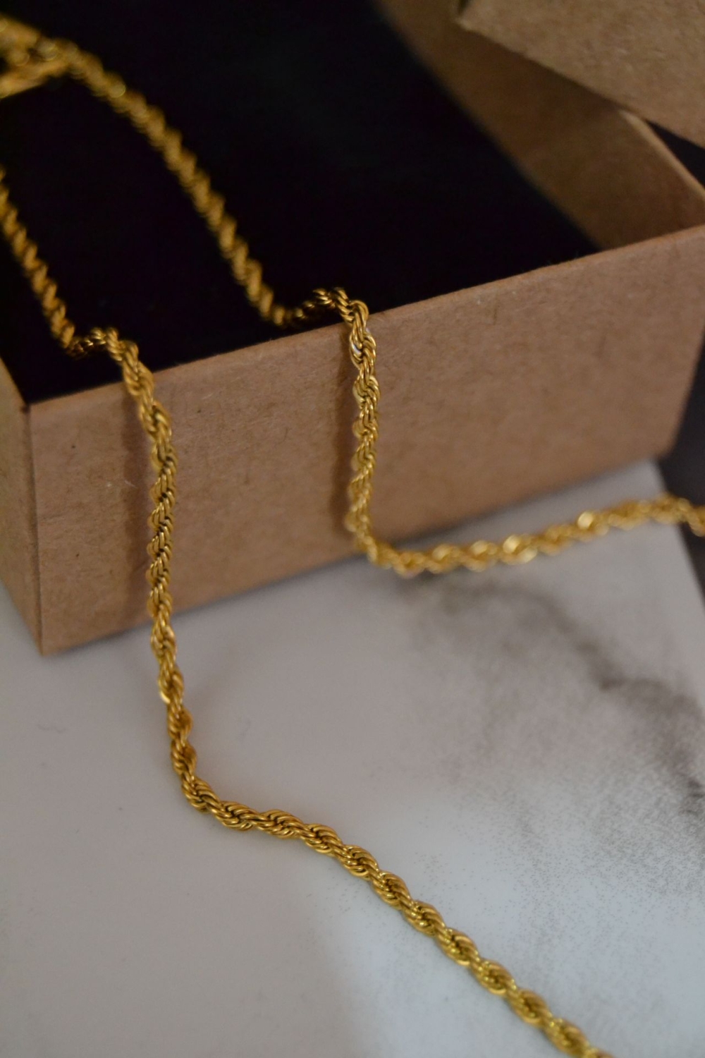 Three‑year‑old’s gold necklace snatched at Nilai food festival, police probe RM2,900 theft