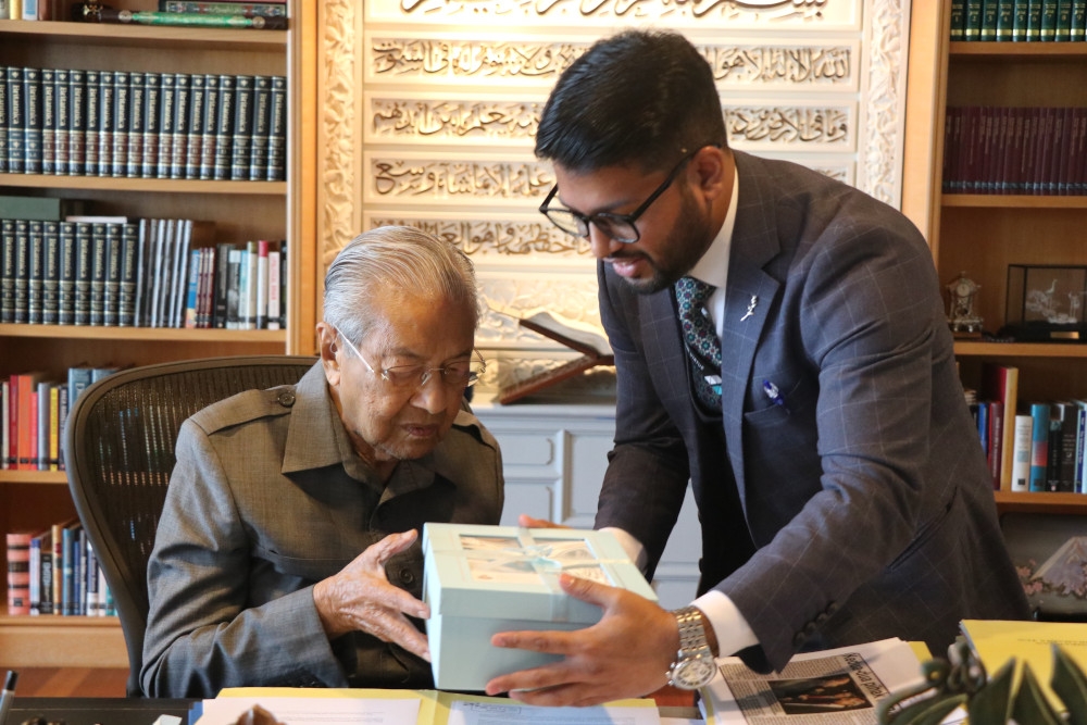 Former prime minister Tun Dr Mahathir Mohamad (left) with the author, Nahrizul Adib Kadri. — Picture courtesy of the author