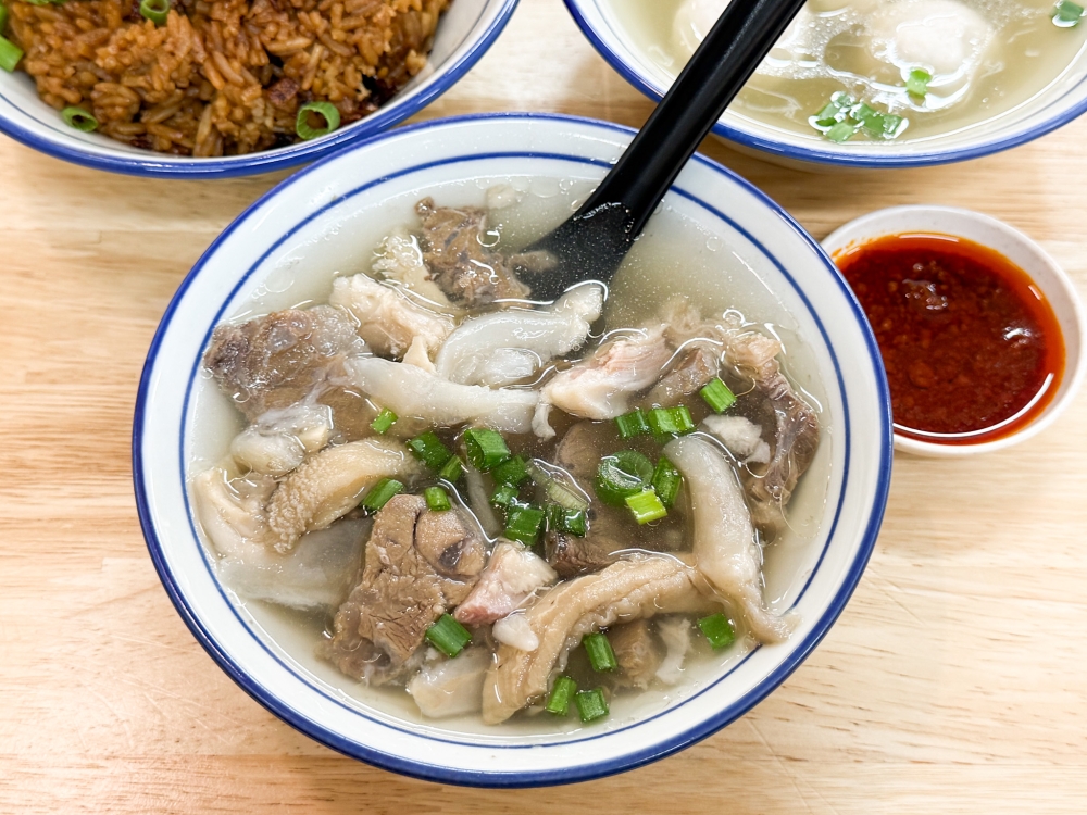 Beef Brisket Soup features a slow-cooked broth using beef, pork bones and ginger, served with beef brisket, tendons and tripe that can be paired with their homemade spicy ‘sambal’. — Picture by Lee Khang Yi