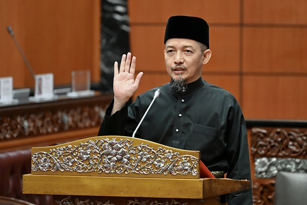 Kelantan’s Nik Mohamad Abduh begins second Senate term after taking oath of office