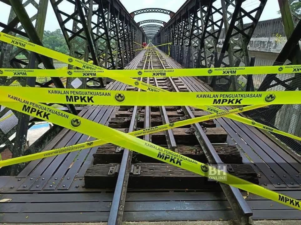 Perak police launch investigations over toddler’s fatal fall at Victoria Bridge