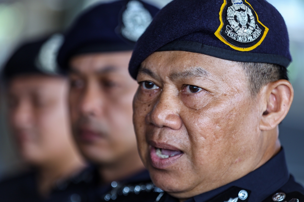 Police obtain four‑day remand for boat operator in fatal Mersing collision that left two dead