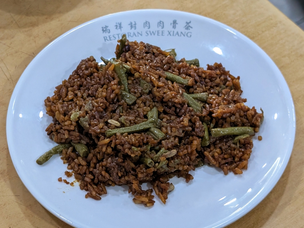 Long bean rice, available on odd days of the week, is reminiscent of Hokkien ‘kiam peng’. — Picture by Ethan Lau