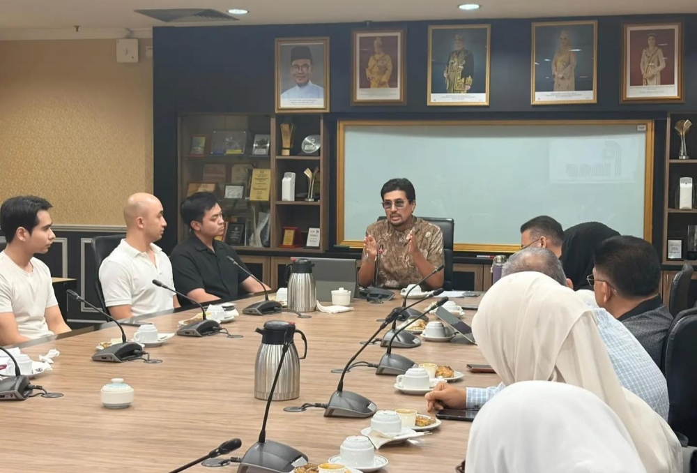 The 12 episodes of ‘Madu atau Racun’ will be re-edited and reassessed following a meeting involving Finas, MCMC, Jakim, MIG, iQIYI and other industry representatives at the P. Ramlee Mini Theatre, Finas Hulu Kelang, on September 2, 2026. — Picture from Facebook/FINAS Malaysia