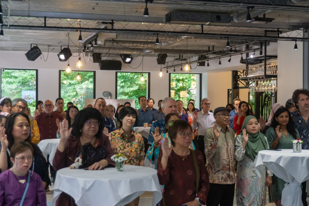 Malaysians recite the national pledge during the country’s 69th National Day celebration in Brussels, Belgium. — Bernama pic