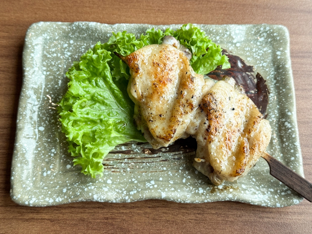 Tebasaki Skewer is grilled until the chicken wing remains moist and juicy. 