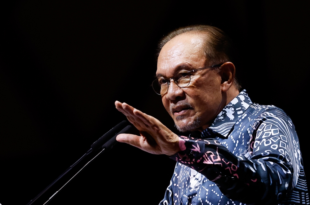 Anwar says orange detention garb unnecessary for those cooperating with investigations