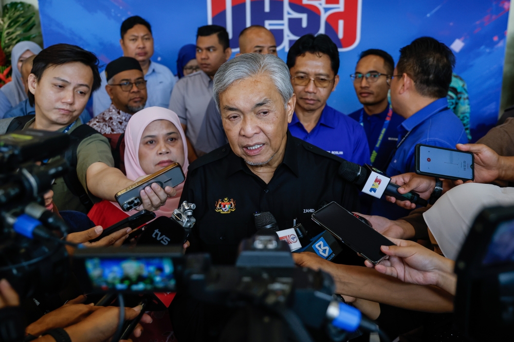 Zahid denies rift with Anwar, reaffirms BN’s commitment to political stability