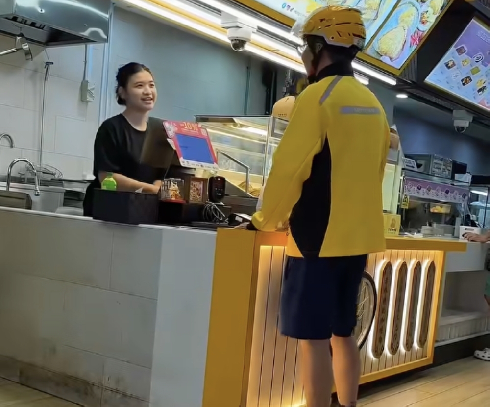 Six curry puffs, a S$450 flight from China? Viral Singapore errand sparks Meituan denial