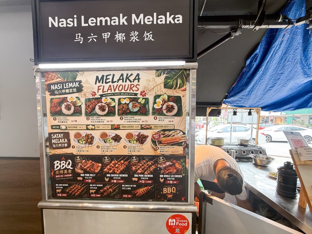 The stall is in front of the corner coffee shop. — Picture by Lee Khang Yi