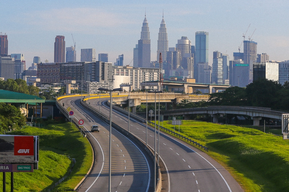Over a recent six-year period, accidents involving heavy vehicles claimed 1,457 lives in Malaysia. That equates to one death every 36 hours. — Picture by Yusof Mat Isa