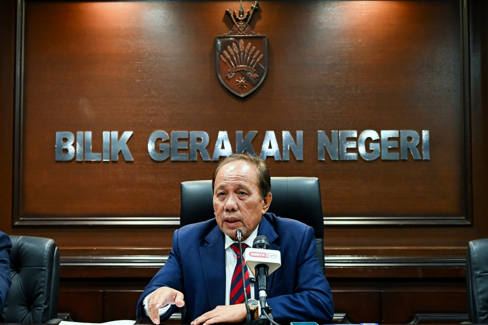 Did the Negeri Sembilan MB sign decree to oust ruler? Claim see state in renewed palace crisis