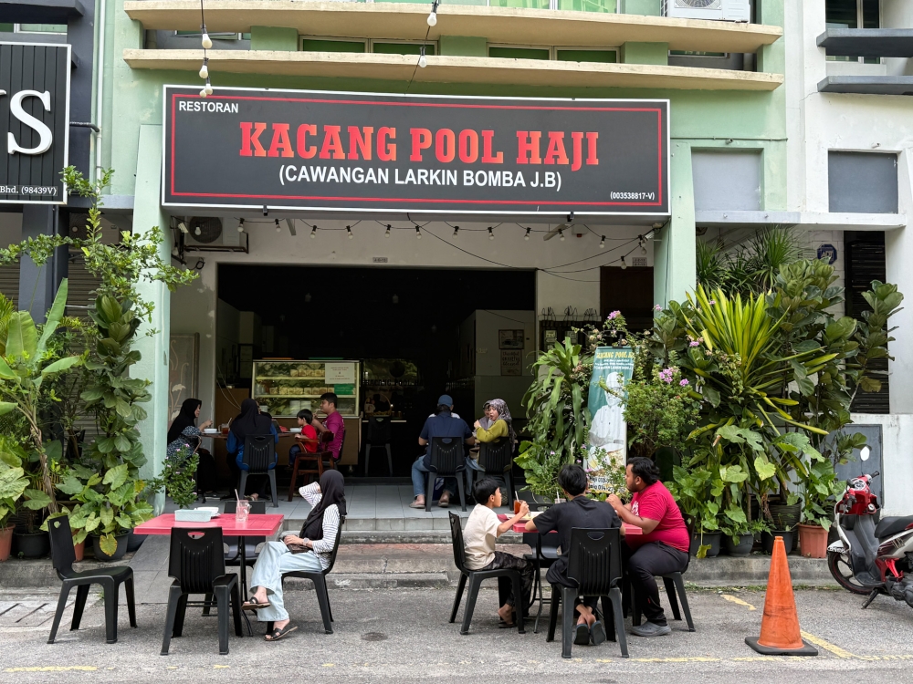 Located in a quieter spot in Ara Damansara, it’s good to visit on weekends when there are fewer cars as many offices surround this shop. — Picture by Lee Khang Yi
