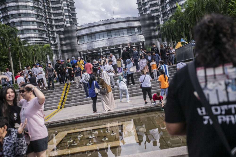 Ipsos poll: Malaysians prioritise jobs and homes over traditional milestones
