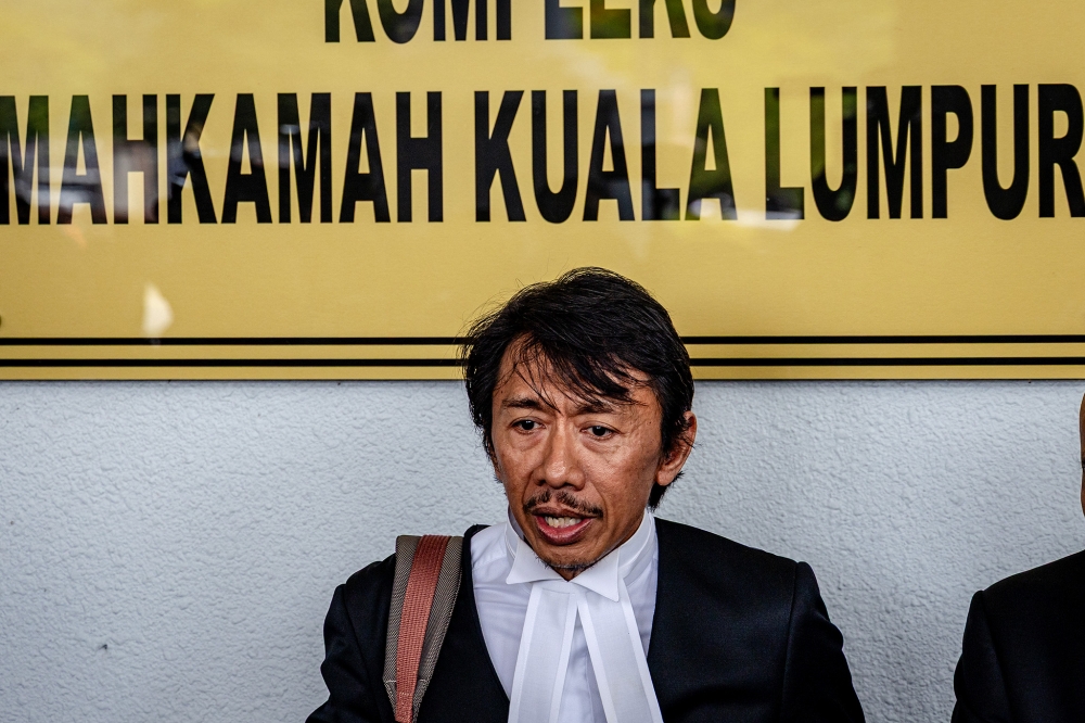 MACC officer retracts police report against Muhyiddin’s lawyer; court decides not to cite for contempt