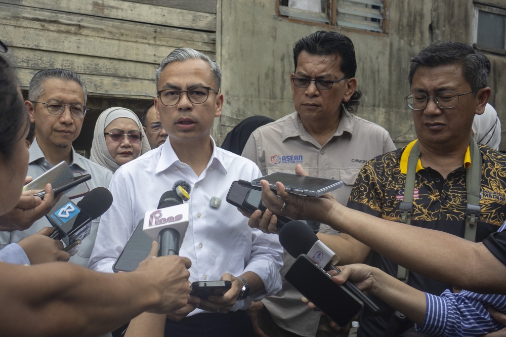 Fahmi says Sarawak redelineation has begun but gives no election deadline (VIDEO)