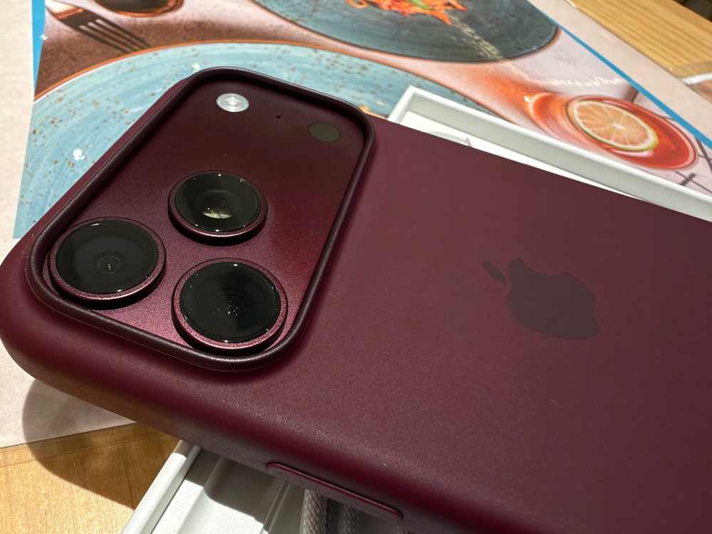 Is there more to this phone than looks? I look forward to finding out. — Picture by Erna Mahyuni