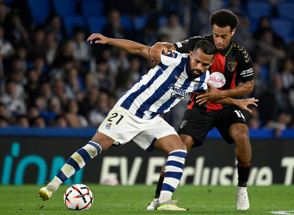 Real Sociedad’s Venezuelan midfielder #21 Yangel Herrera fights for the ball with Bournemouth’s US midfielder #12 Tyler Adams during the Uefa Europa League 1st round day 1 football match between Real Sociedad and AFC Bournemouth at Anoeta Stadium in San Sebastian September 17, 2026. — AFP pic
