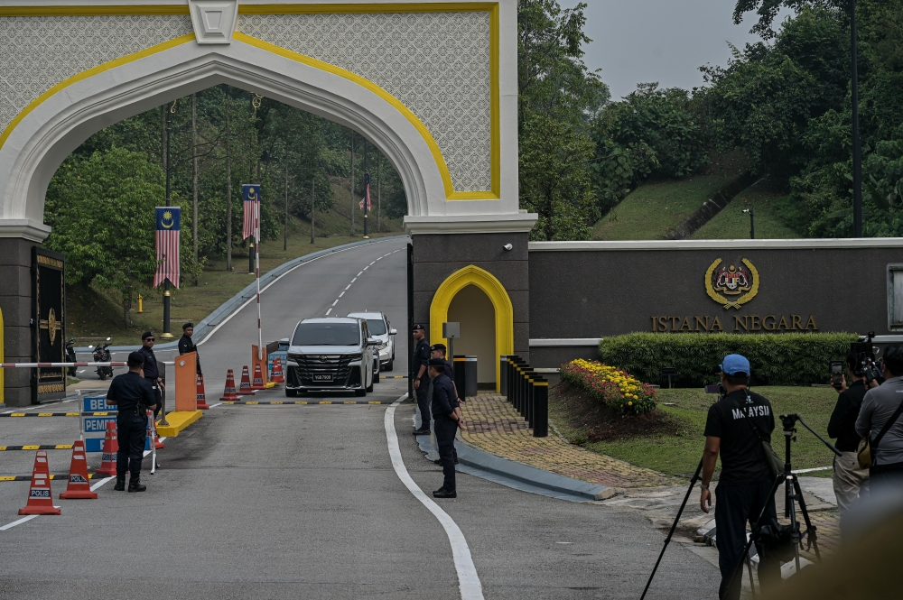 The official vehicle of Minister in the Prime Minister’s Department (Federal Territories) Hannah Yeoh leaves Istana Negara at about 9.40am in Kuala Lumpur on September 18, 2026.