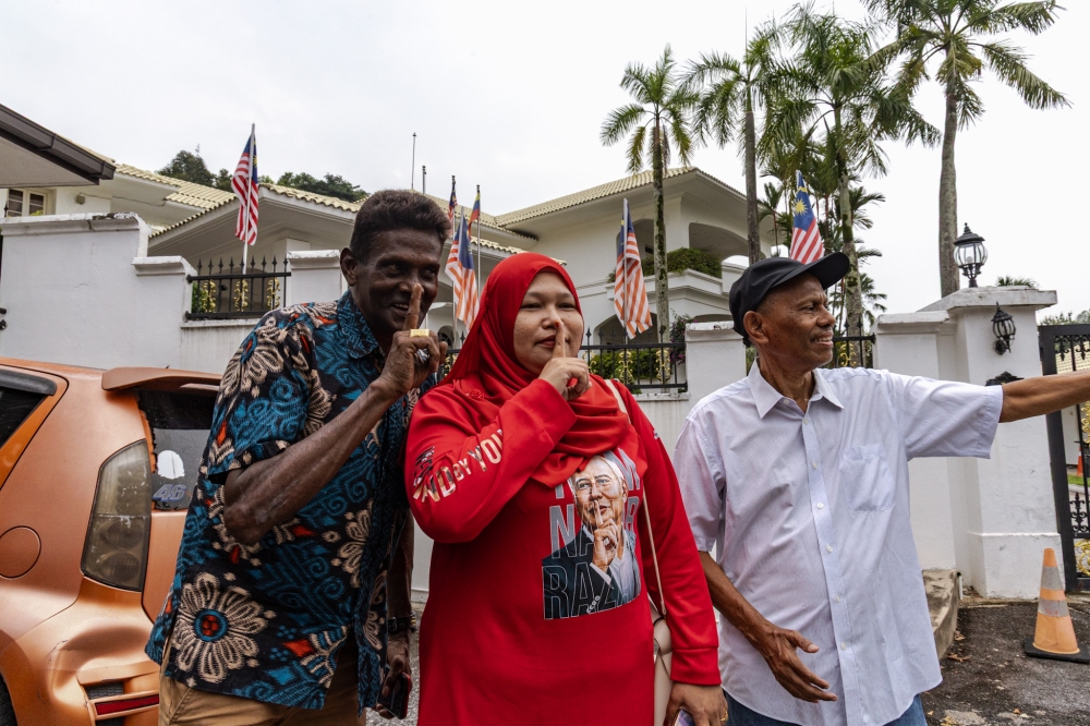 Handful of supporters wait outside Najib’s Langgak Duta residence after conditional pardon