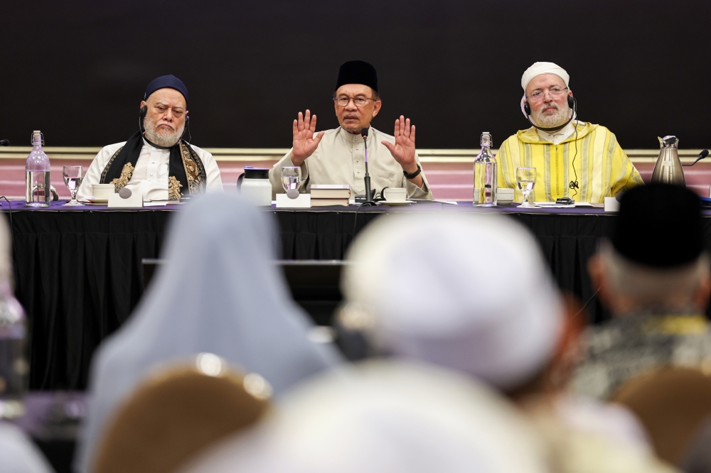 PM Anwar vows to strengthen pondok schools, introduce AI and modern fields
