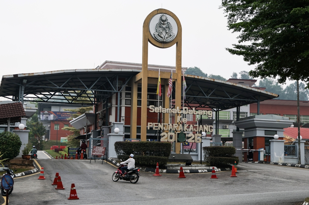 Prisons Dept says still waiting for official notice before Najib’s house arrest can start