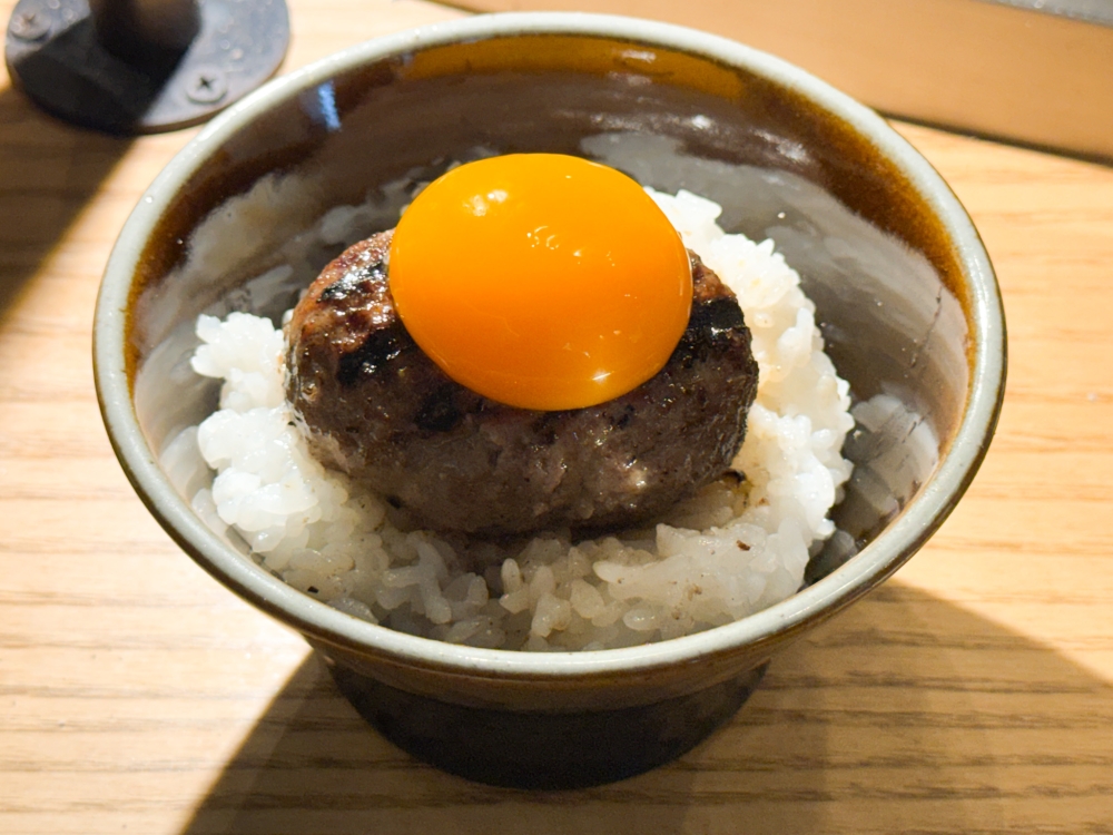The last beef patty is topped with an egg yolk that oozes golden happiness over the meat-and-rice combination. 