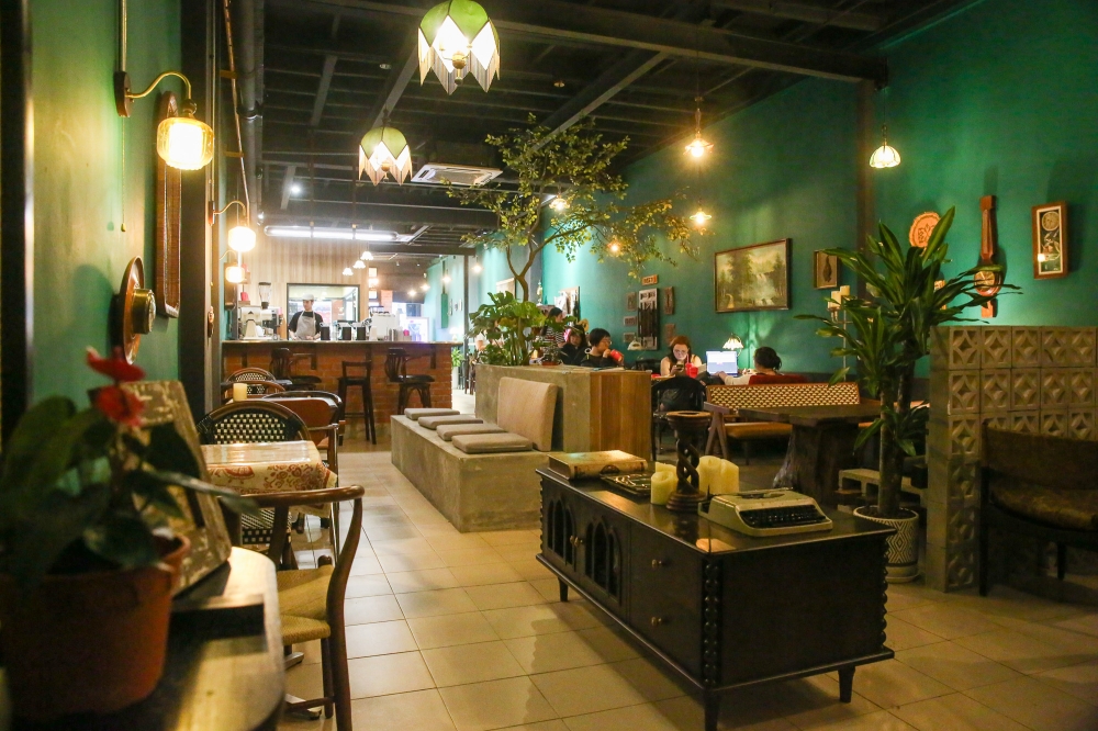 Fit for the heritage area, the cafe is outfitted with nostalgic items with its Nyonya outlook. — Picture by Choo Choy May