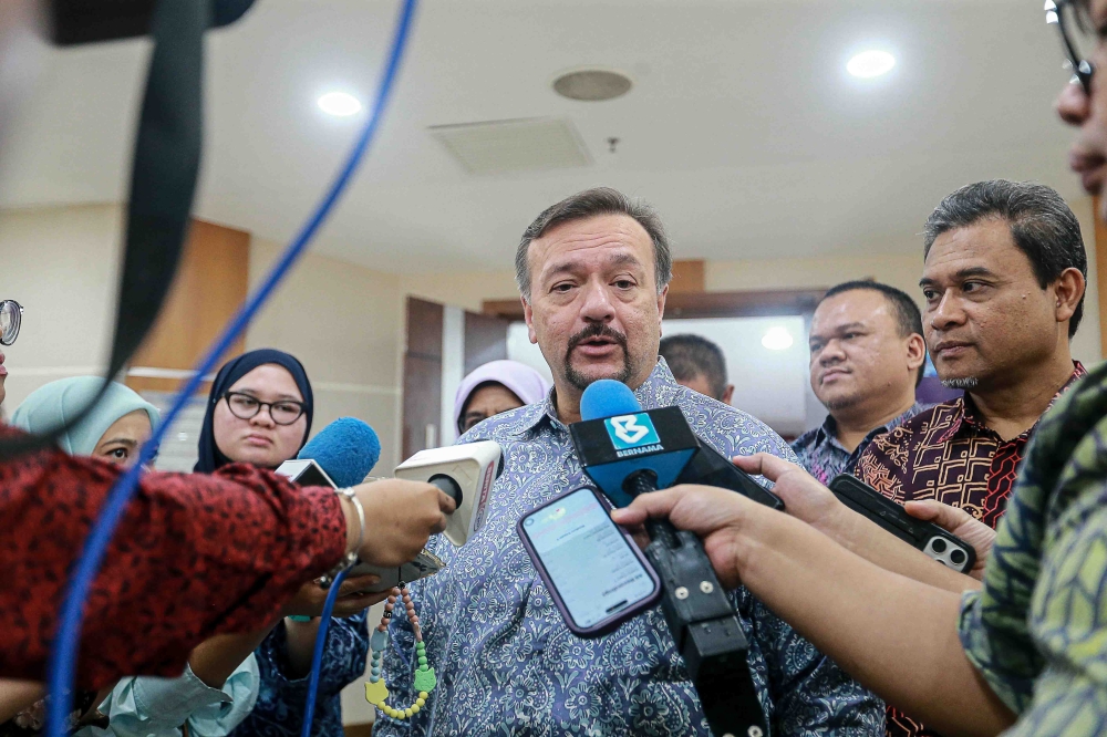 Finance Minister II Datuk Seri Amir Hamzah Azizan says TNB carries a significant responsibility in balancing the electricity system, as rising costs and demand put pressure on the sector while measures are taken to protect households from higher bills. — Picture by Sayuti Zainudin
