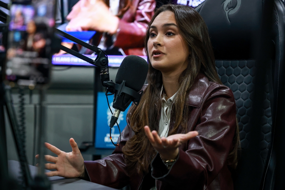 Indonesian actress Caitlin Halderman speaks during her guest appearance on the ‘Fokus 30’ programme produced by Bernama Radio at Wisma Bernama September 25, 2026. — Bernama pic