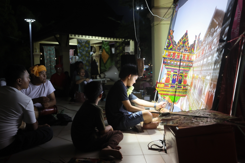 Sri Cindayu Wayang Kulit Association founder Kang Boon Ann’s son, Kang Xiau Ren, 29, performs a ‘wayang kulit’ show at Tok Bali Jetty, Pasir Puteh, recently. — Bernama pic 