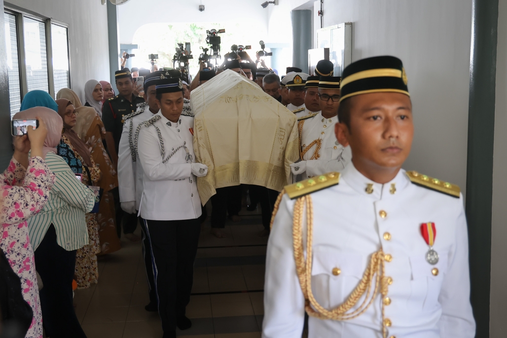 Members of the Malaysian Armed Forces carry the casket of the late Tun Dr Siti Hasmah Mohd Ali at the As-Syarif Mosque in Seri Kembangan on September 28, 2026. — Picture by Yusof Isa