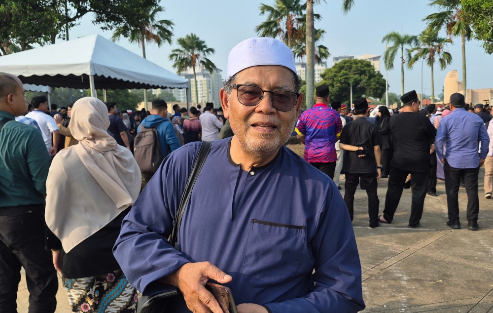 Retired government servant Datuk Zainal Ayub, 65, recalled one of Dr Hasmah’s contributions while she was stationed at the General Hospital in Alor Setar in the 1960s. — Picture by Arif Zikri 