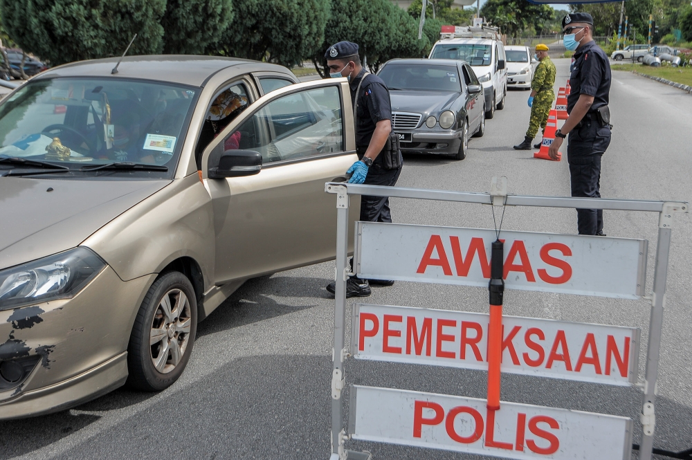 Honda Civic driver gets attempted murder charge for ramming policeman at Ipoh roadblock