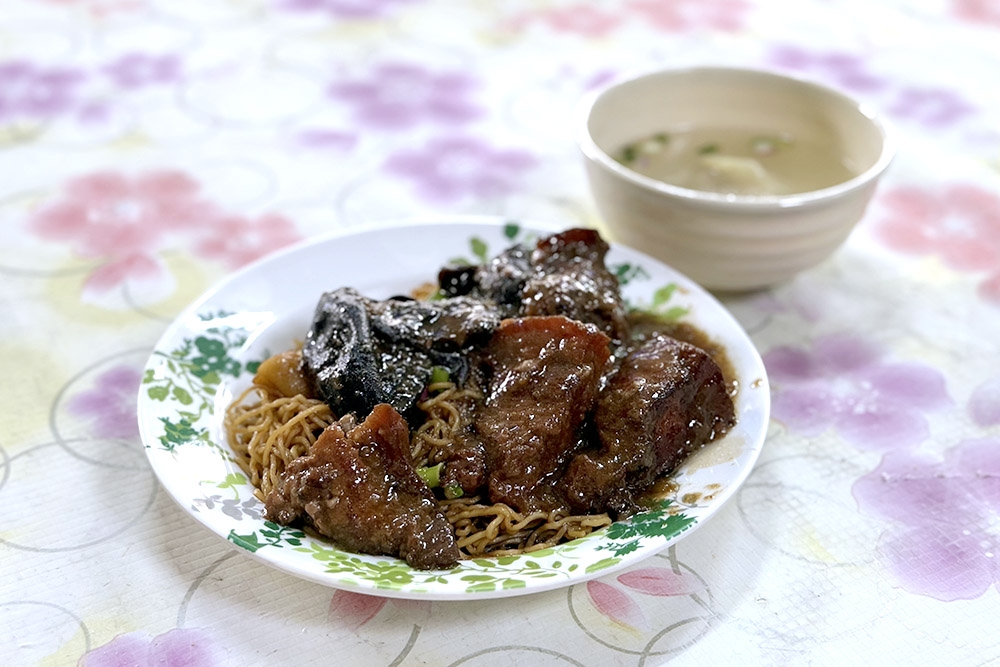 Hakka 'zhar yoke' (braised pork) noodles with wood ear mushrooms. — Picture by CK Lim