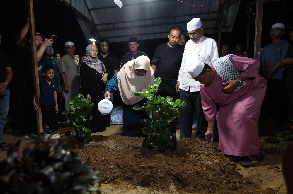 Irene Sofiya, 16, laid to rest in Batu Pahat cemetery after school hall death in Yong Peng