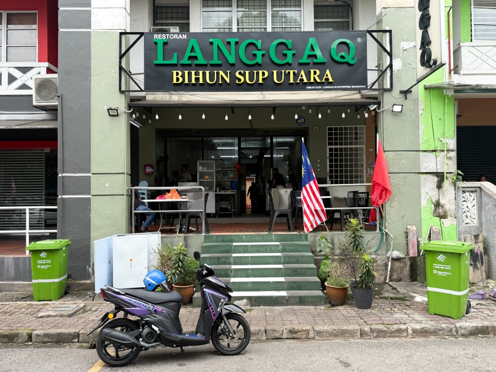 You know you have walked into Kedah grounds as the restaurant is decorated with flags from Kedah. — Picture by Lee Khang Yi