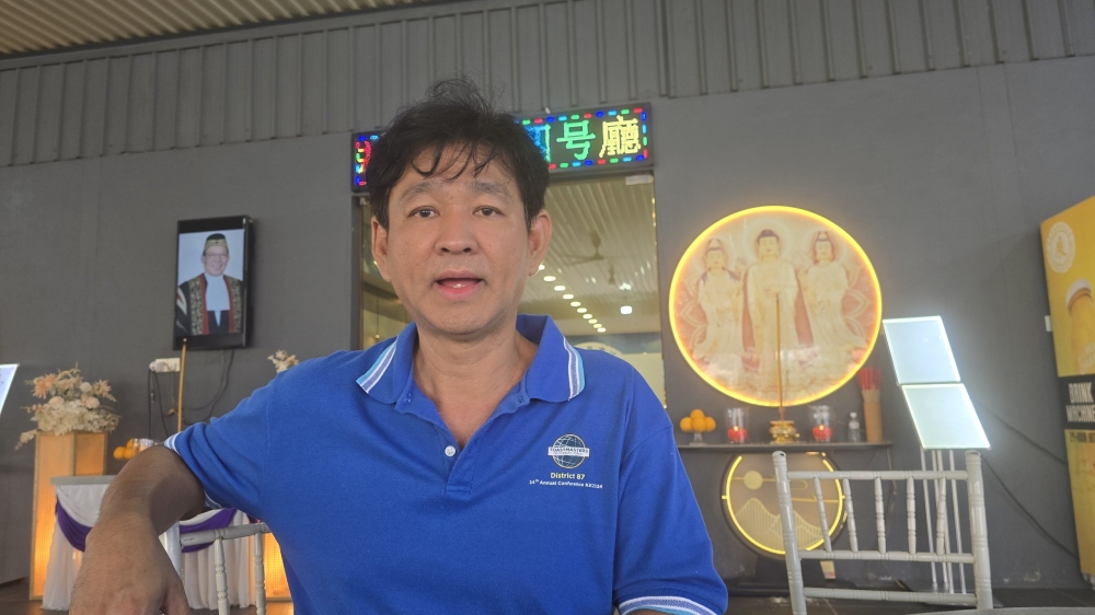 Sim Min Min recalls time spent over coffee with Sarawakian statesman Datuk Song Swee Guan, whom he described as ‘a father figure’. — The Borneo Post pic