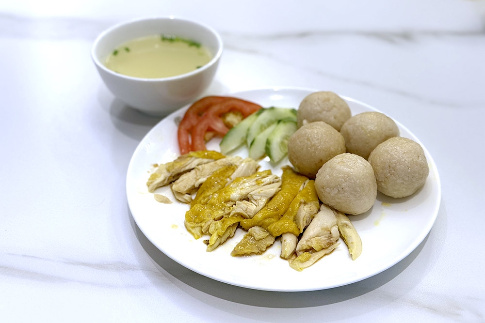 Suukee also offers chicken rice balls. — Picture by CK Lim
