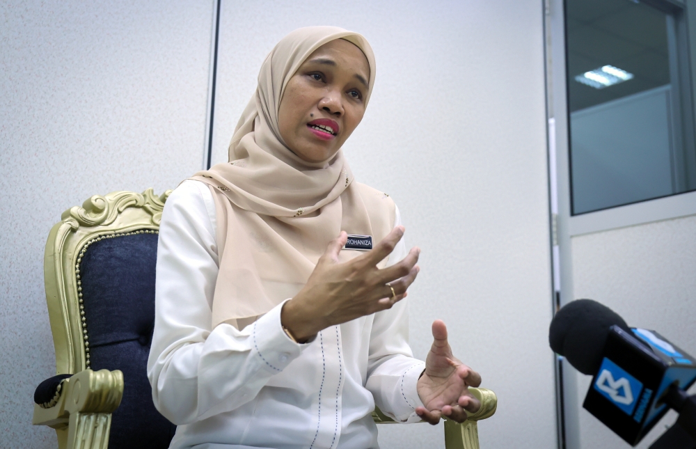 Kelantan Department of Culture and Arts (JKKN) director Rohaniza Abdullah, who described the development of wayang kulit in the state as rather bleak despite various conservation efforts continuing to be carried out. — Bernama pic