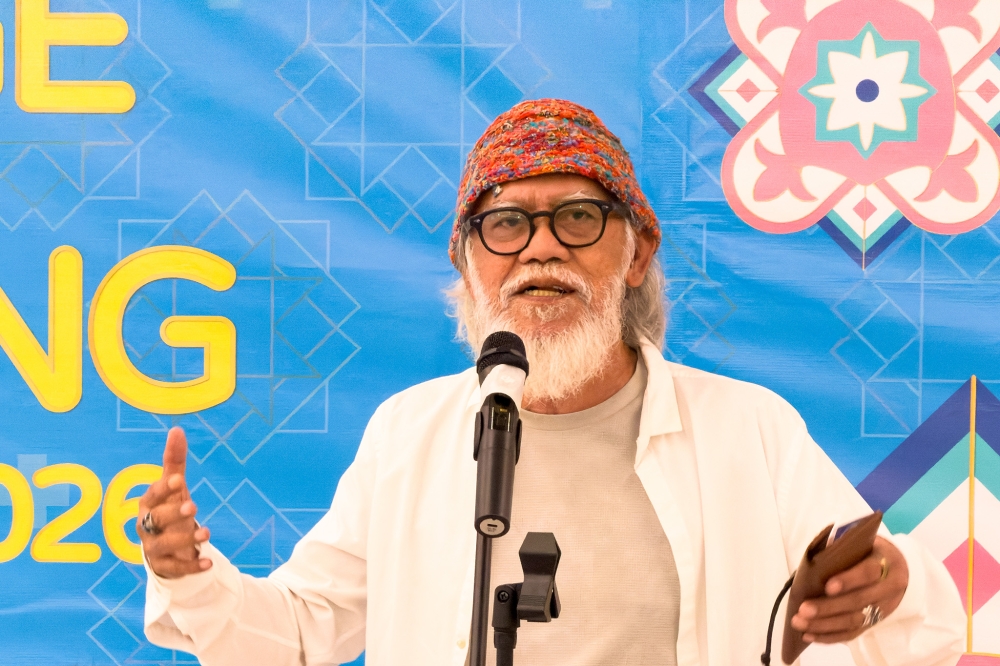 Malaysian filmmaker Datuk U-Wei Saari likens the experience of viewing art to watching clouds, where new shapes and meanings emerge with closer observation. — Picture by Raymond Manuel