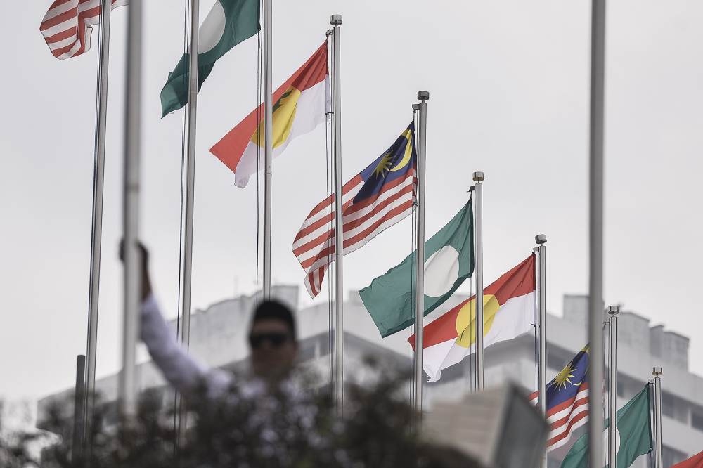 Umno and PAS flags flutter outside the World Trade Centre Kuala Lumpur September 14, 2019. — Picture by Miera Zulyana