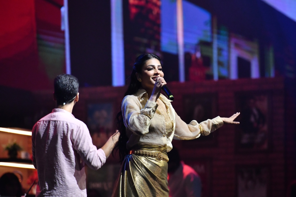 Shruti Haasan performs ‘Adiyae Kolluthey’ during the live show. — Picture courtesy of My Events International