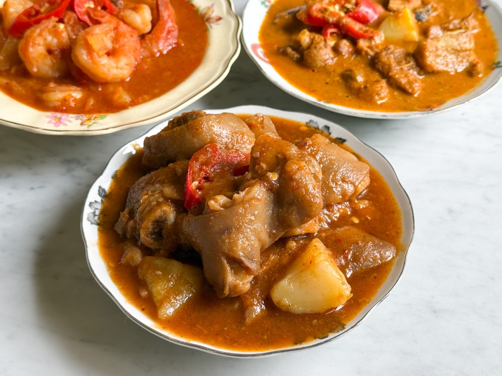 Pork Leg Vindaloo Keluak has a hint of the ‘keluak’ paste and one needs to gnaw on the bones to get the meat and skin. — Picture by Lee Khang Yi