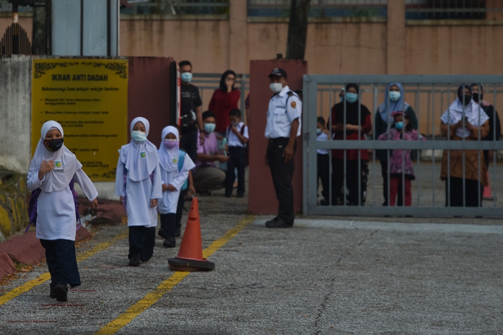 A file photo of students on the first day of school. — Picture by Miera Zulyana